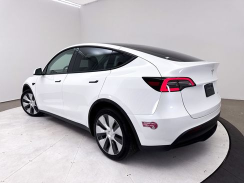 Used 2023 Tesla Model Y Long Range AWD/4WD image 2