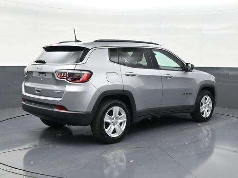 Used 2022 Jeep Compass Latitude FWD image 5