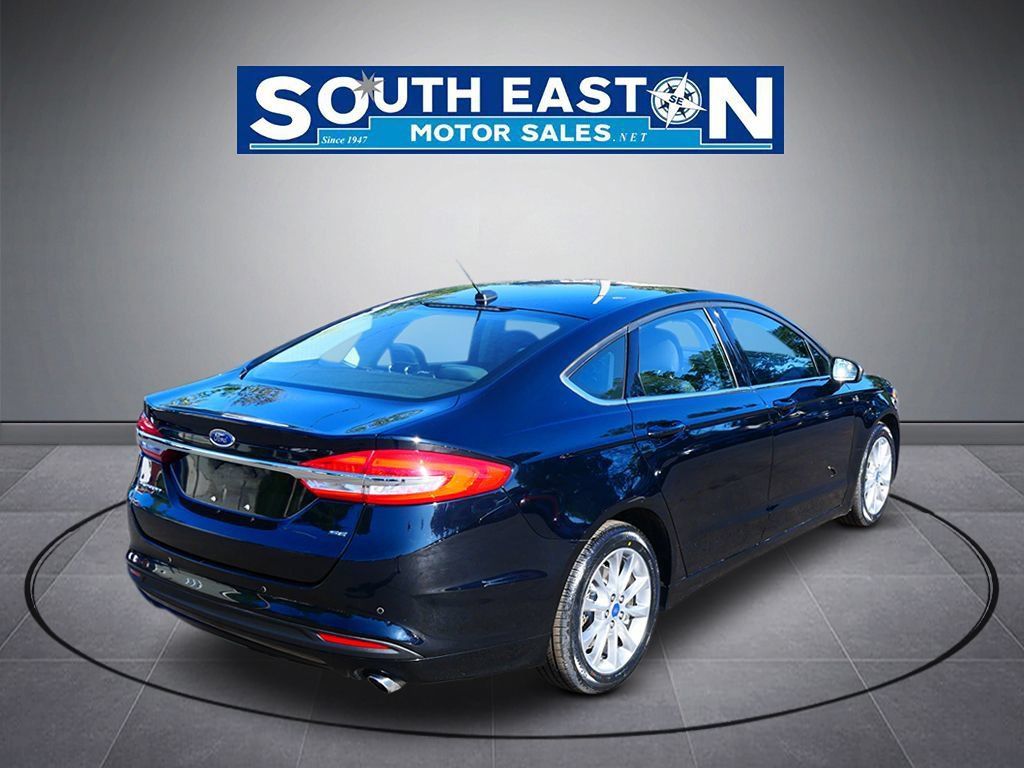 Used 2017 Ford Fusion SE FWD image 6