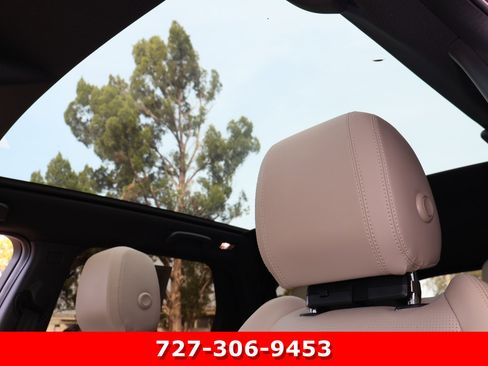 Used 2023 Land Rover Discovery Sport SE image 3