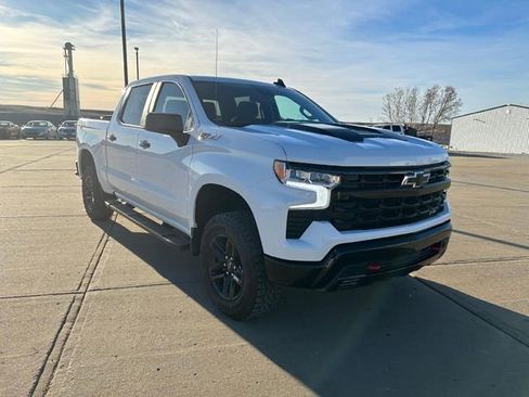 Used 2023 Chevrolet Silverado 1500 LT Trail Boss image 3