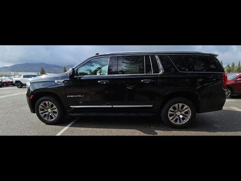Used 2021 GMC Yukon XL Denali AWD/4WD image 9
