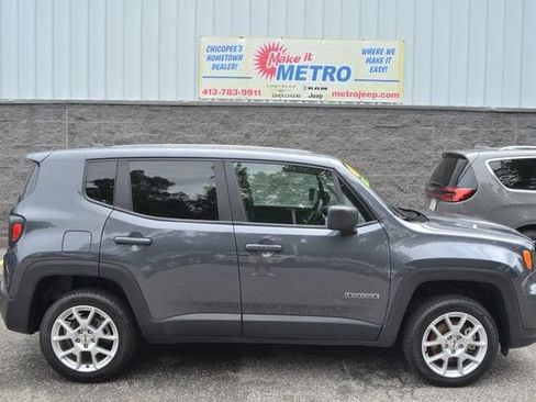 Used 2023 Jeep Renegade Latitude AWD/4WD image 9