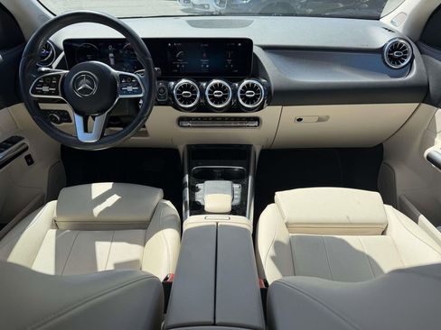 Used 2021 Mercedes-Benz GLA 250 4MATIC w/ Premium Package image 8