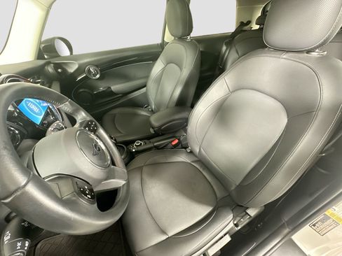 Used 2023 MINI Cooper 2-Door Hardtop image 25