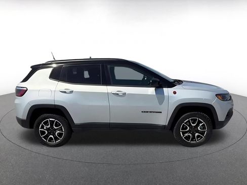 Used 2025 Jeep Compass Trailhawk AWD/4WD image 15