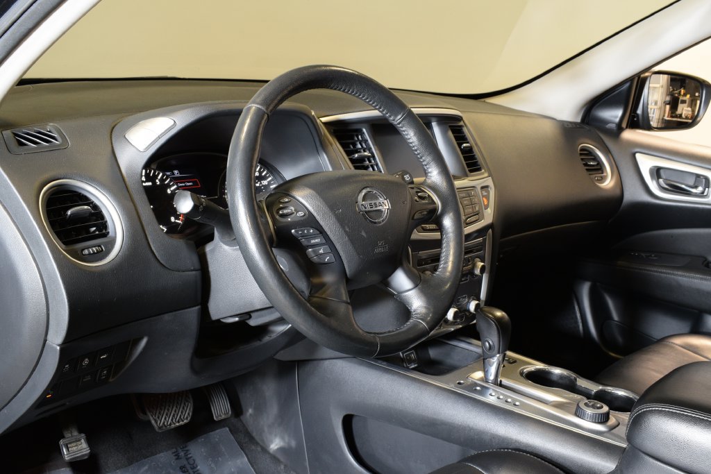 Used 2019 Nissan Pathfinder SL AWD/4WD image 6