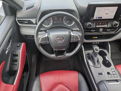 Used 2023 Toyota Highlander XSE FWD image 18