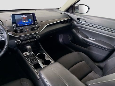 Used 2024 Nissan Altima 2.5 SV image 24