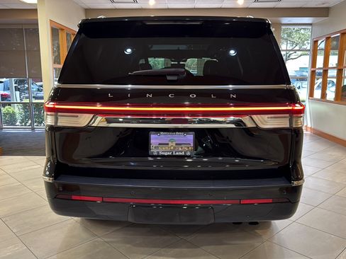 Used 2024 Lincoln Navigator Reserve AWD/4WD image 5