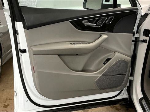 Used 2022 Audi Q7 Premium Plus image 25