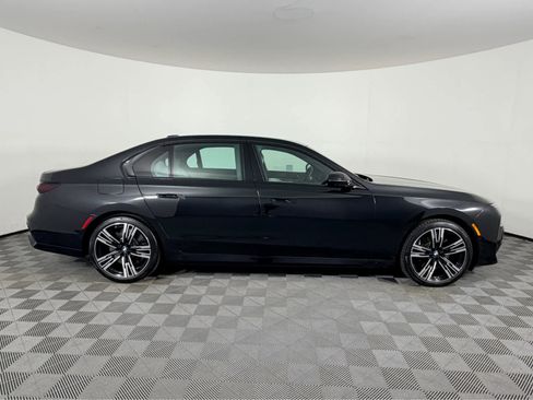 Used 2025 BMW 760i xDrive image 2