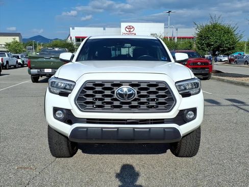 Used 2023 Toyota Tacoma TRD Off-Road w/ Technology Package AWD/4WD image 10
