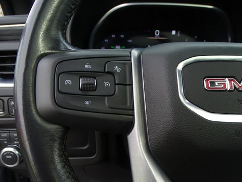 Used 2023 GMC Yukon XL SLT image 23