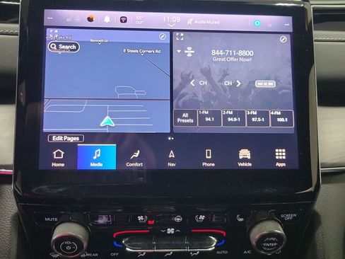 Used 2022 Jeep Grand Cherokee Overland w/ Advanced Protech Group III AWD/4WD image 5