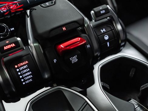 Used 2022 Lamborghini Urus AWD/4WD image 49