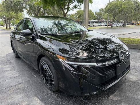 Used 2026 Nissan Sentra SR w/ Floor Mat Package FWD image 9