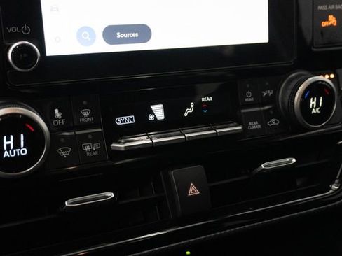 Used 2024 Toyota Highlander XSE image 30