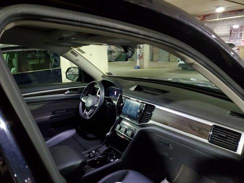 Used 2023 Volkswagen Atlas SE AWD/4WD image 3