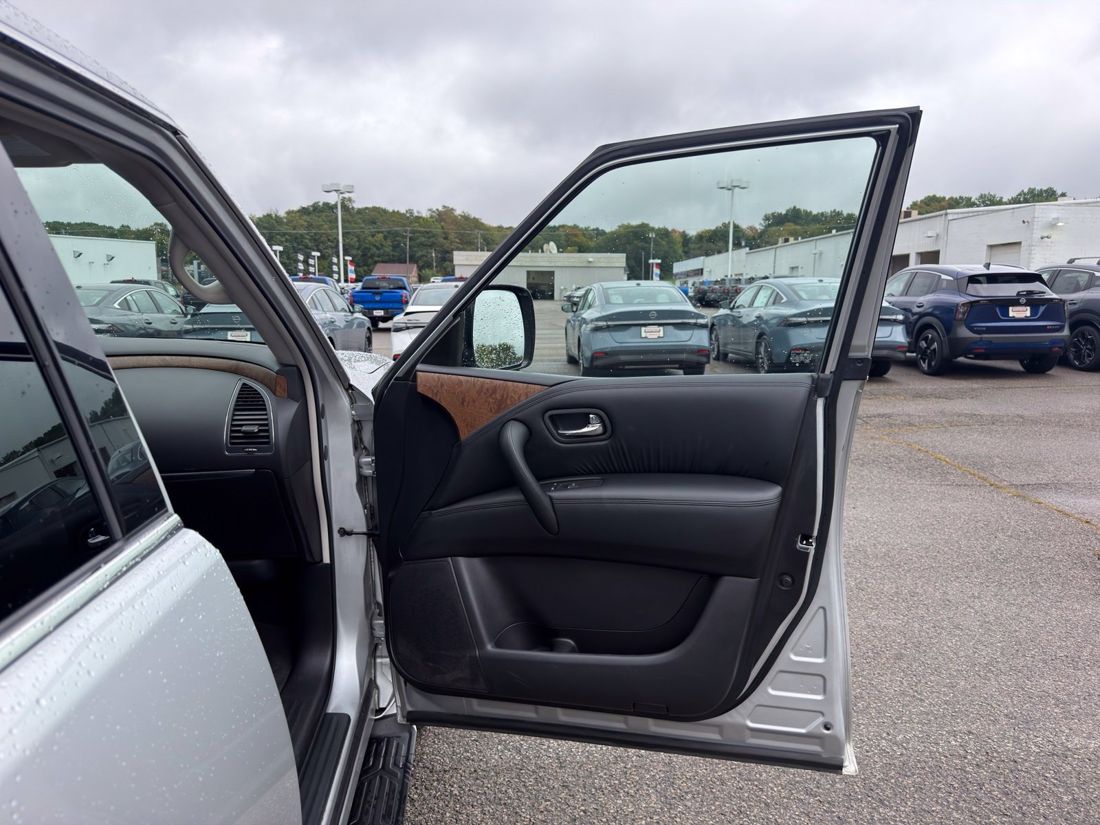 Used 2021 Nissan Armada SL w/ Captain's Chairs Package AWD/4WD image 47