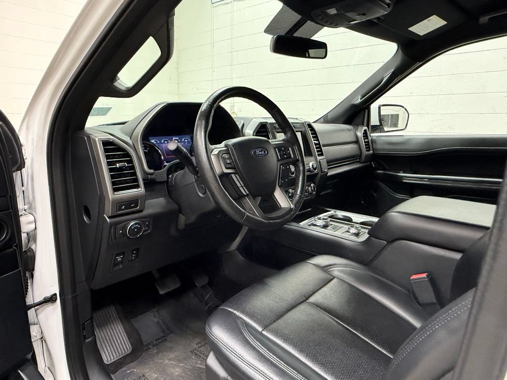 Used 2019 Ford Expedition XLT w/ Equipment Group 202A AWD/4WD image 33