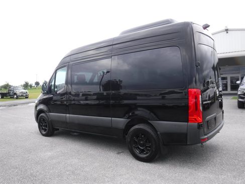 Used 2024 Mercedes-Benz Sprinter 2500 image 11