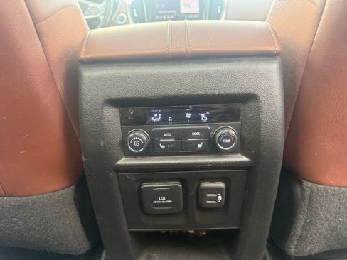 Used 2021 Chevrolet Traverse High Country image 18