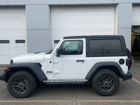 Used 2024 Jeep Wrangler Sport S image 2