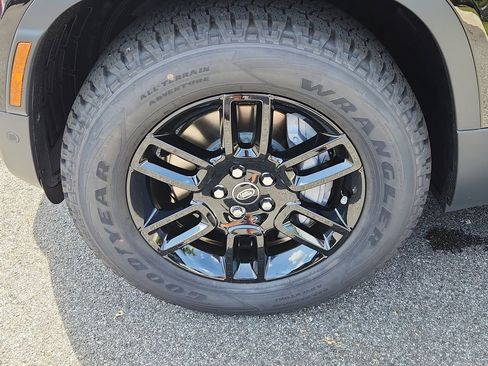 Used 2025 Land Rover Defender 130 S image 9