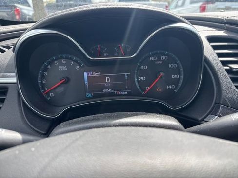 Used 2017 Chevrolet Impala LT w/ Convenience Package FWD image 5