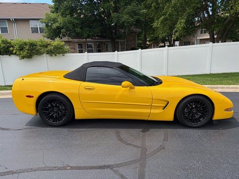Used 2004 Chevrolet Corvette Convertible w/ Preferred Equipment Group RWD image 6