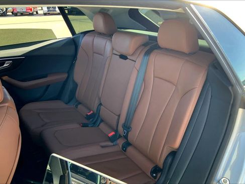 Used 2022 Audi Q8 Premium image 21