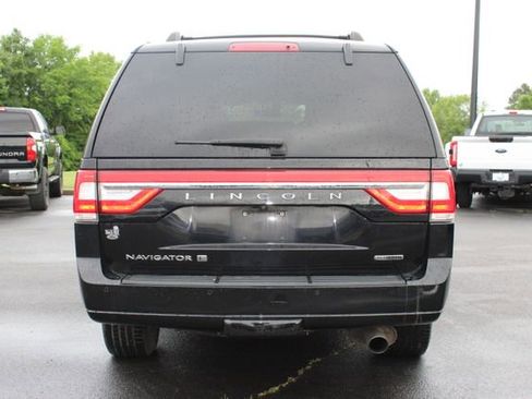 Used 2016 Lincoln Navigator L Select RWD image 21