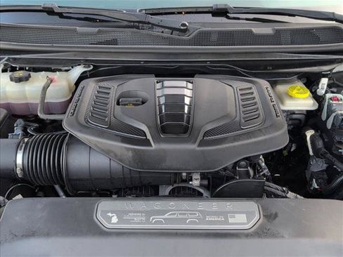 Used 2023 Jeep Wagoneer L Series II AWD/4WD image 30