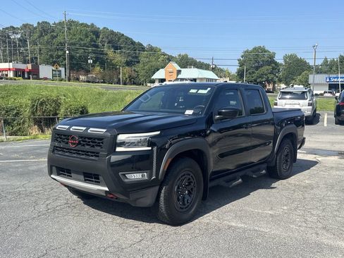 Used 2025 Nissan Frontier Pro-X RWD image 3