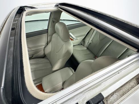 Used 2011 Toyota Camry XLE image 27