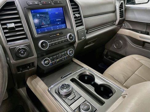 Used 2020 Ford Expedition XLT w/ Equipment Group 202A AWD/4WD image 26