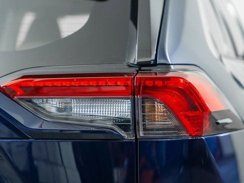 Used 2022 Toyota RAV4 XLE Premium image 6