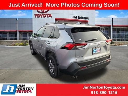 Used 2025 Toyota RAV4 XLE w/ Convenience Package FWD image 5