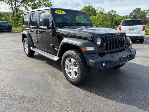 Used 2021 Jeep Wrangler Unlimited Sport AWD/4WD image 3