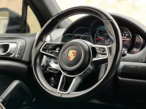 Used 2017 Porsche Cayenne Platinum Edition w/ Premium Package (PJV) image 14