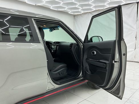 Used 2018 Kia Soul ! w/ Tech Package FWD image 17