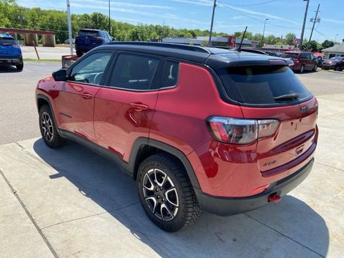 Used 2025 Jeep Compass Trailhawk AWD/4WD image 8
