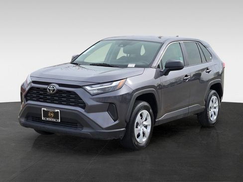 Used 2024 Toyota RAV4 LE AWD/4WD image 8