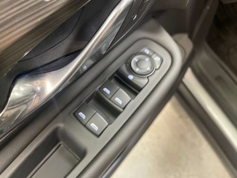 Used 2023 GMC Terrain SLT w/ LPO, Floor Liner Package AWD/4WD image 16