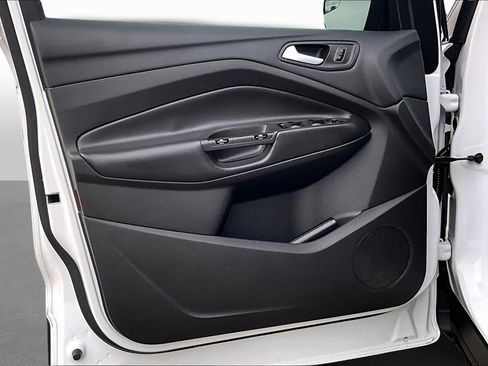 Used 2018 Ford Escape SE w/ SE Sport Appearance Package image 16