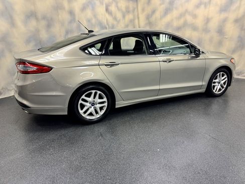 Used 2015 Ford Fusion SE image 10