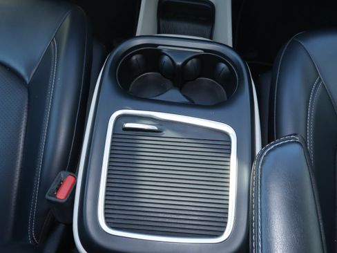 Used 2023 Chrysler Pacifica Touring-L FWD image 22
