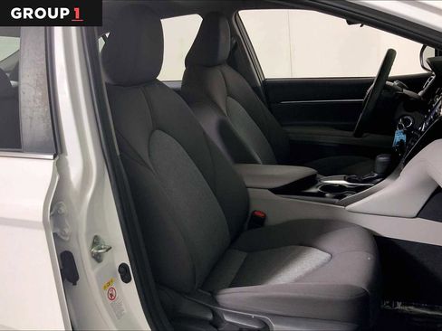 Used 2018 Toyota Camry LE image 8