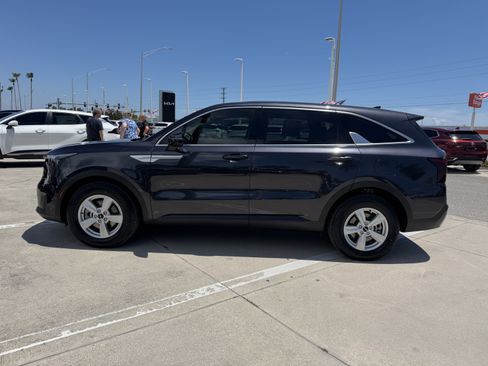Certified 2026 Kia Sorento LX FWD image 7